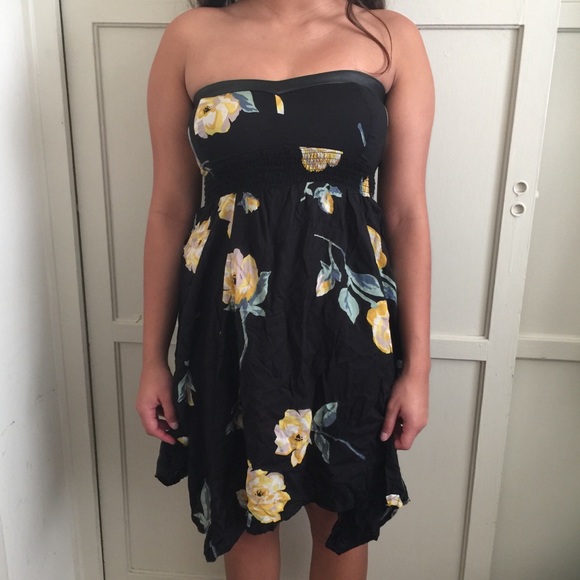 PILLING VOLCOM STRAPLESS FLORAL MINI DRESS SMALL - Picture 3 of 5